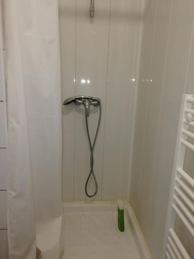 Loue Studio Propre !, Endroit Tres Calme, A 5 Minutes Gare Mantes La Jolie, Exterior foto