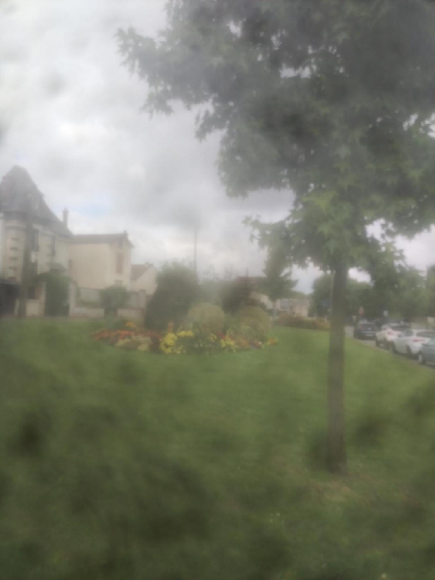 Loue Studio Propre !, Endroit Tres Calme, A 5 Minutes Gare Mantes La Jolie, Exterior foto